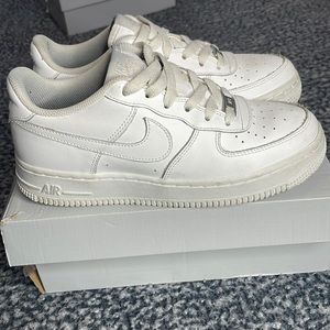 Big kids Nike Air Force 1’s size 5.5